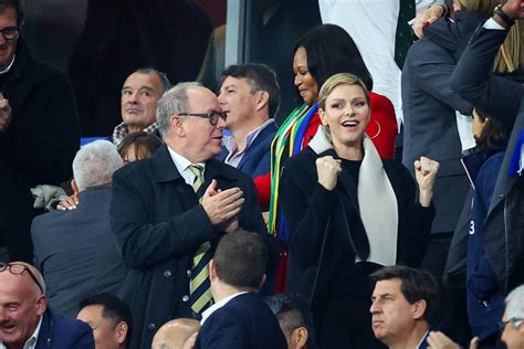 Charlène de Monaco très heureuse au Stade de France lors de la demi