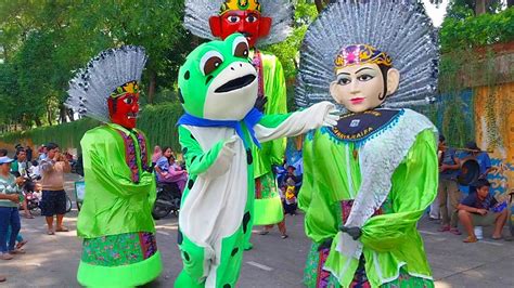 Badut Kodok Hijau Joget Dan Ondel Ondel Betawi Joget Asyik YouTube