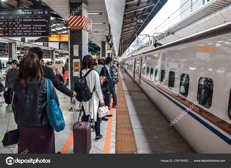 People Waiting Shinkansen Bullet Train Platform Tokyo Japan – Stock ...