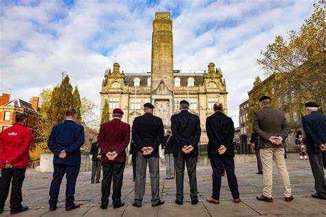 Lancashire Remembrance Day 2021 in pictures as county pays tribute to fallen heroes - LancsLive