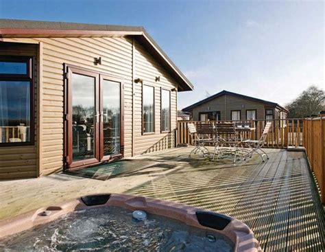 Luxury Lodges in Derbyshire with Hot Tubs | Hot Tub Hideaways