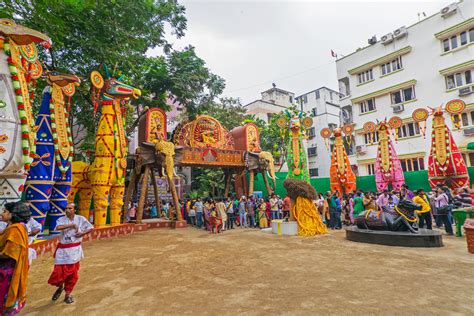 11 Famous Kolkata Durga Puja Pandals