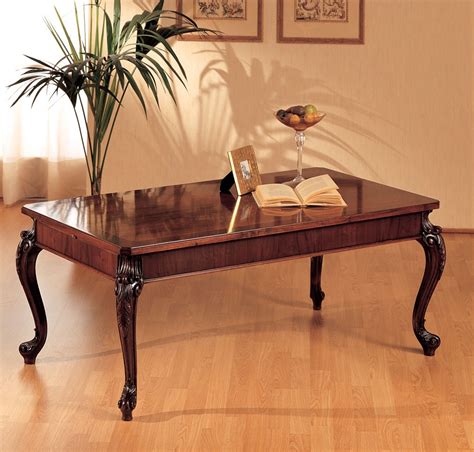 Mesa De Madera Patas Talladas Para La Decoración Del Hogar Clásico