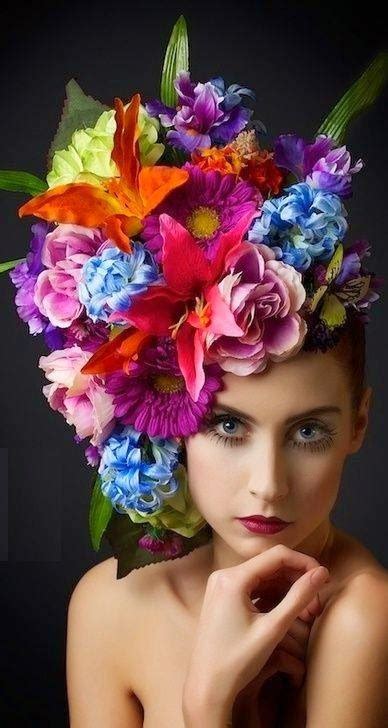 The 10 most original hats with flowers - Bloomifique