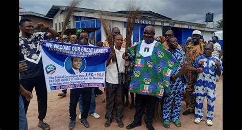 Edo Guber Hundreds Of Apc Supporters Defect To Pdp In Oredo Tribune