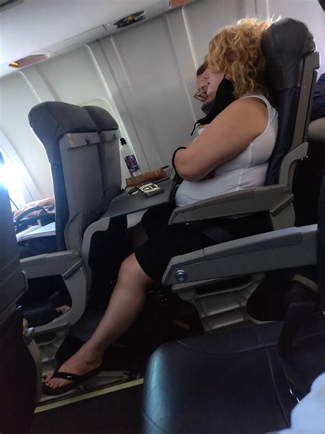 There is a HUGE loophole in airline's mask policy : r/Masks4All