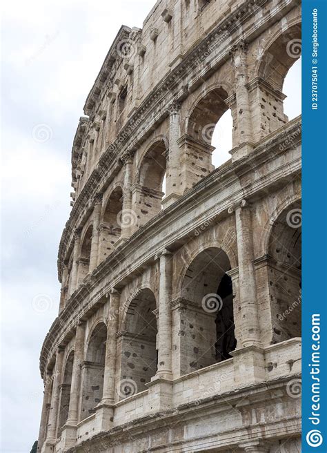 Vistas Y Detalles Del Monumento Al Colosseo En Roma Imagen De Archivo