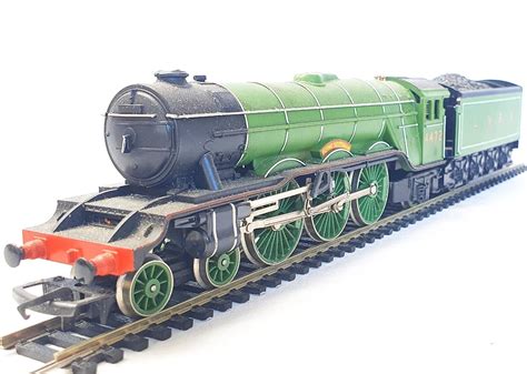 Triang Hornby OO FLYING SCOTSMAN STEAM LOCOMOTIVE 4x COMPOSITE COACH