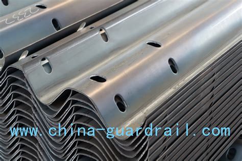 Steel Thrie Beam Rail Stradali Sicurezza Safety Road Barriers Highway