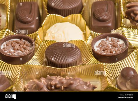 Pralinen Von Verschiedenen Arten In Einer Box Stockfotografie Alamy