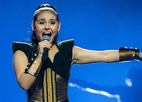 Melodi Grand Prix Alessandra drottnar yfir Noregi Við elskum