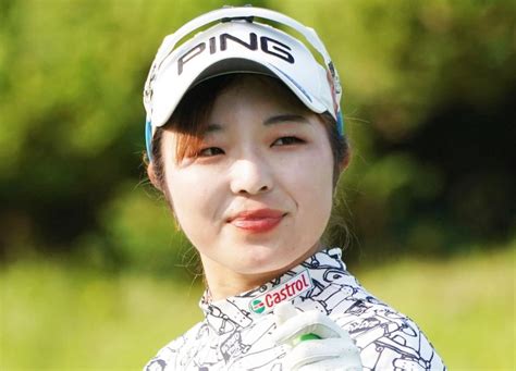 佐久間朱莉が63、9アンダーの大会コースレコードタイで暫定首位でホールアウト 明治安田生命レディス初日ゴルフデイリースポーツ Online