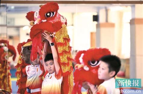 醒狮醒国魂 击鼓振精神少年宫新浪新闻