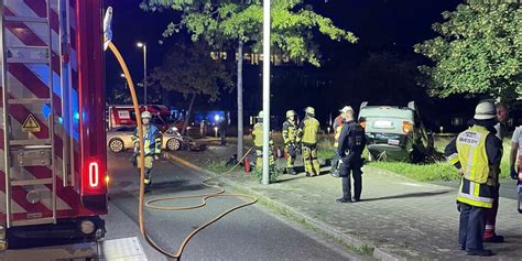 Essen Verletzte Nach Unfall Audi Prallt Gegen Baum Mini Landet Auf Dach