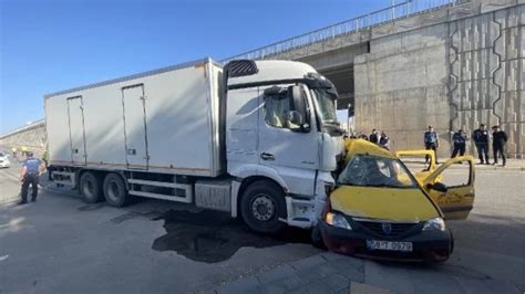 Sivas ta Kavşakta Trafik Kazası 4 Ölü 1 Ağır Yaralı