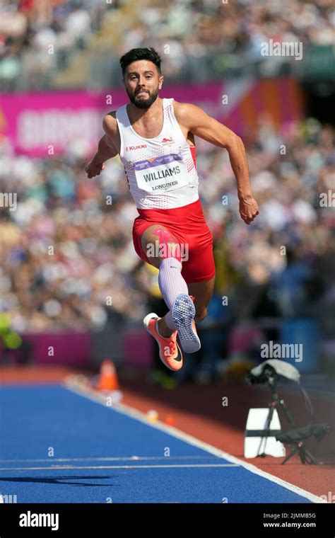 Ben Williams De Inglaterra Durante El Triple Jump Masculino Final En