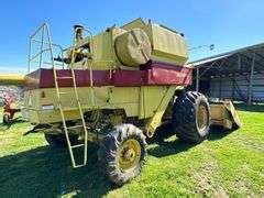 New Holland Twin Rotor TR85 4x4 Combine With NH 6 Row Corn Head