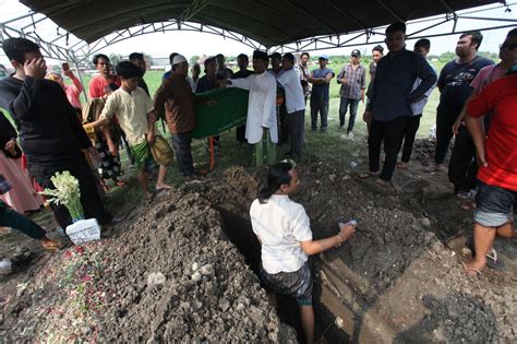 Anggota Kpps Dan Linmas Tps Di Jawa Timur Meninggal Dunia Suara