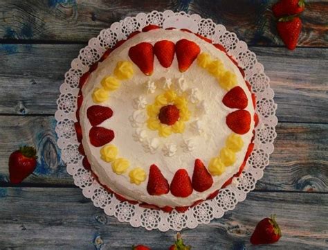 FESTA DELLA MAMMA TORTA CREMA PANNA E FRAGOLE Cucina Svago