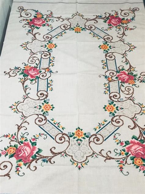 Grande Nappe en coton très ancienne avec roses brodées en Catawiki