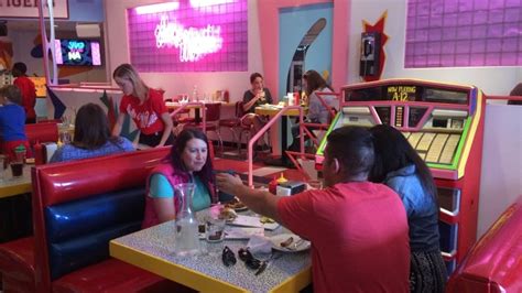 Saved By The Bell Pop Up Diner A Sell Out In Chicago Cbc News