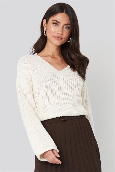 Cropped V Neck Knitted Sweater Offwhite Na Kd