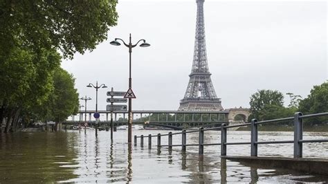 Inondations Les Stations De M Tro Saint Michel Et Cluny La Sorbonne