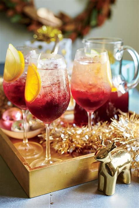 25 Thanksgiving Cocktail Recipes We Can All Be Grateful For