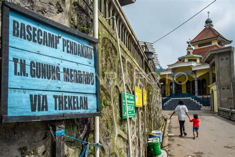 PENUTUPAN JALUR PENDAKIAN GUNUNG MERBABU ANTARA Foto