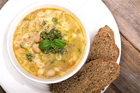 Sopa De Minestrone Fresca Hecha Con Verduras Mixtas Frijoles Blancos