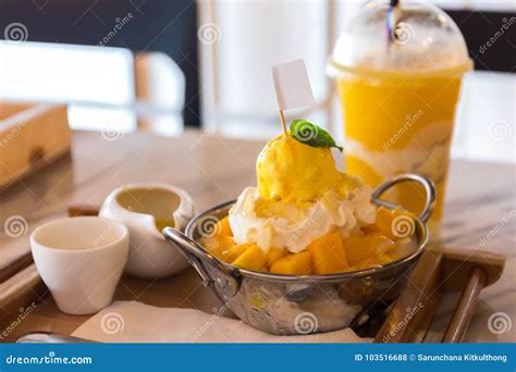 Mango Bingsu Kakigori Korean Shaved Ice Dessert Flavor Stuffed With