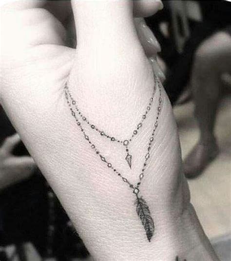 Inspiration 20 idées de tatouages sur la main Tatouage bracelet