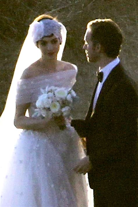 Anne Hathaway marries Adam Shulman