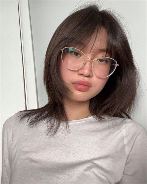 Pin On Beautiful With Eyeglasses Really Short Hair Cute Girl With Glasses Glasses Inspiration