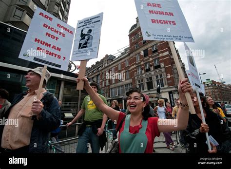 Roma Gypsies and Irish Travelers protest in London about the French ...