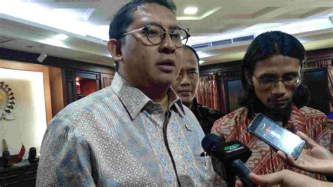 Fadli Zon Usul Menteri Kesehatan Diistirahatkan