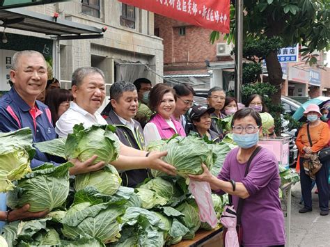 挺菜農做公益 新北議長蔣根煌發起憑發票換高麗菜 中華日報中華新聞雲