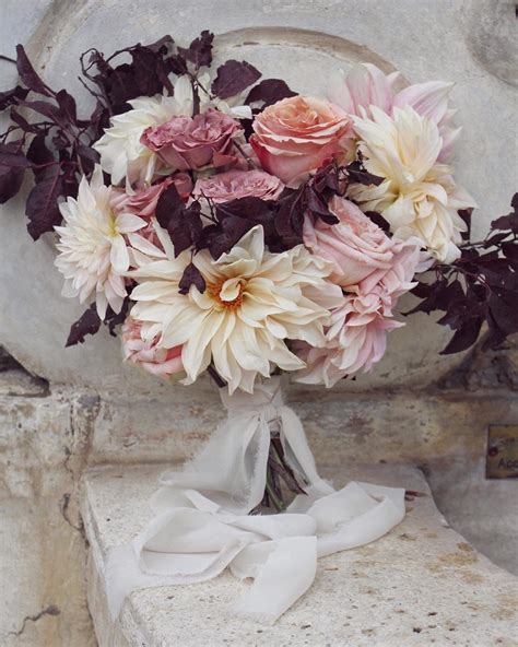 10 Bold Dahlia Wedding Bouquets - Wed Vibes