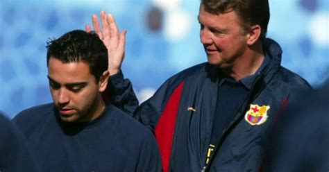 Il Gesto Di Xavi Hernandez Con Louis Van Gaal Dopo Aver Appreso Di