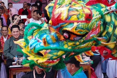 Erick Thohir Saksikan Kemeriahan Festival Cap Go Meh Di Singkawang