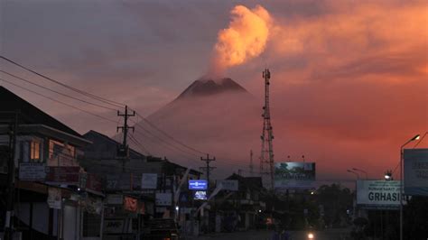 Indonesias Mount Merapi Erupts With Bursts Of Lava Ash Ctv News