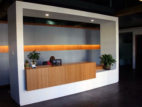 proyectolandolina: Office Reception Desk Design