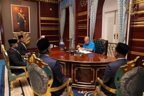 Johor Sultan Assents To Dissolution Of State Assembly The Star