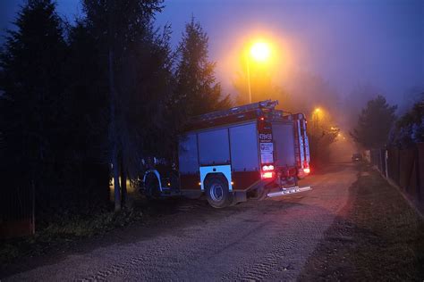 Wieliszew Duży pożar magazynu na posesji w Skrzeszewie Z ogniem