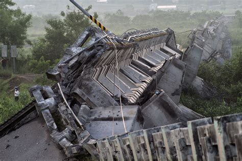 Gigantesco Puente Se Derrumba Tras Terremoto De Magnitud 6 9 En Taiwán