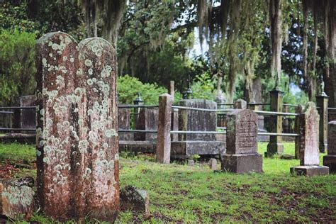 A Local's Guide to Laurel Grove Cemetery - Savannah First-Timer's Guide