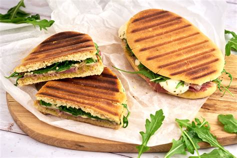 Panini Med Skinke Og Ost Nem Opskrift P L Kker Grillet Sandwich