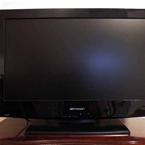 Emerson 26 Lcd Flat Screen Television Ebth