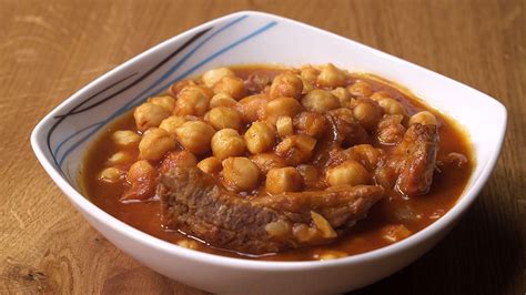 Garbanzos Con Carne De Cerdo En Salsa Cocina Casera Y Facil