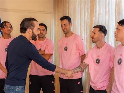 Nayib Bukele recibió a Messi en el Palacio Nacional de El Salvador Centro